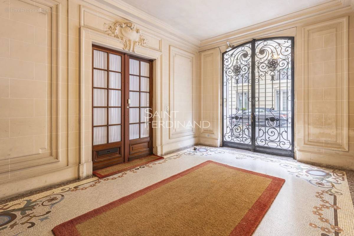 Appartement à PARIS-16E