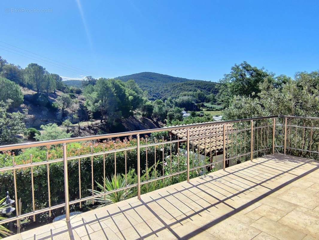 Maison à ROQUEBRUNE-SUR-ARGENS