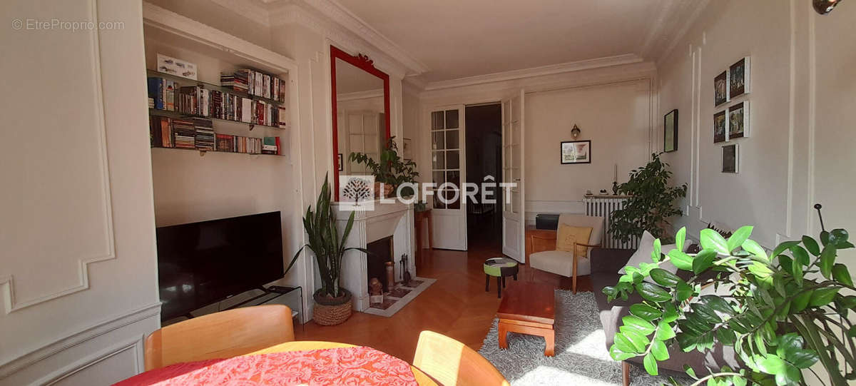 Appartement à PARIS-14E