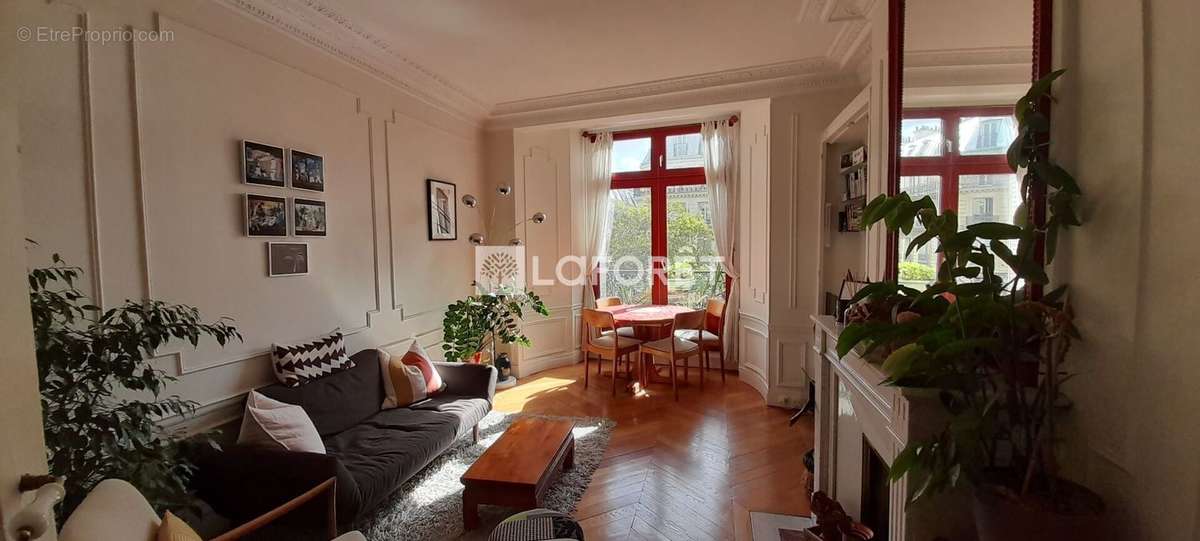 Appartement à PARIS-14E