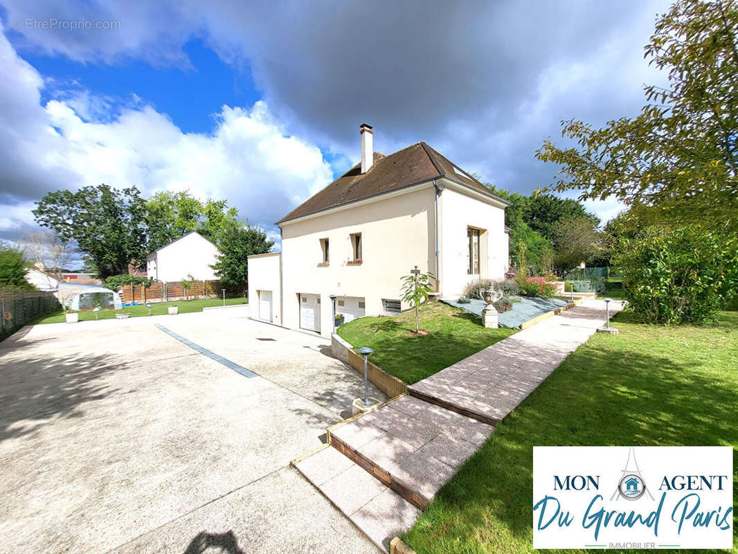 Maison à FONTENAY-LES-BRIIS