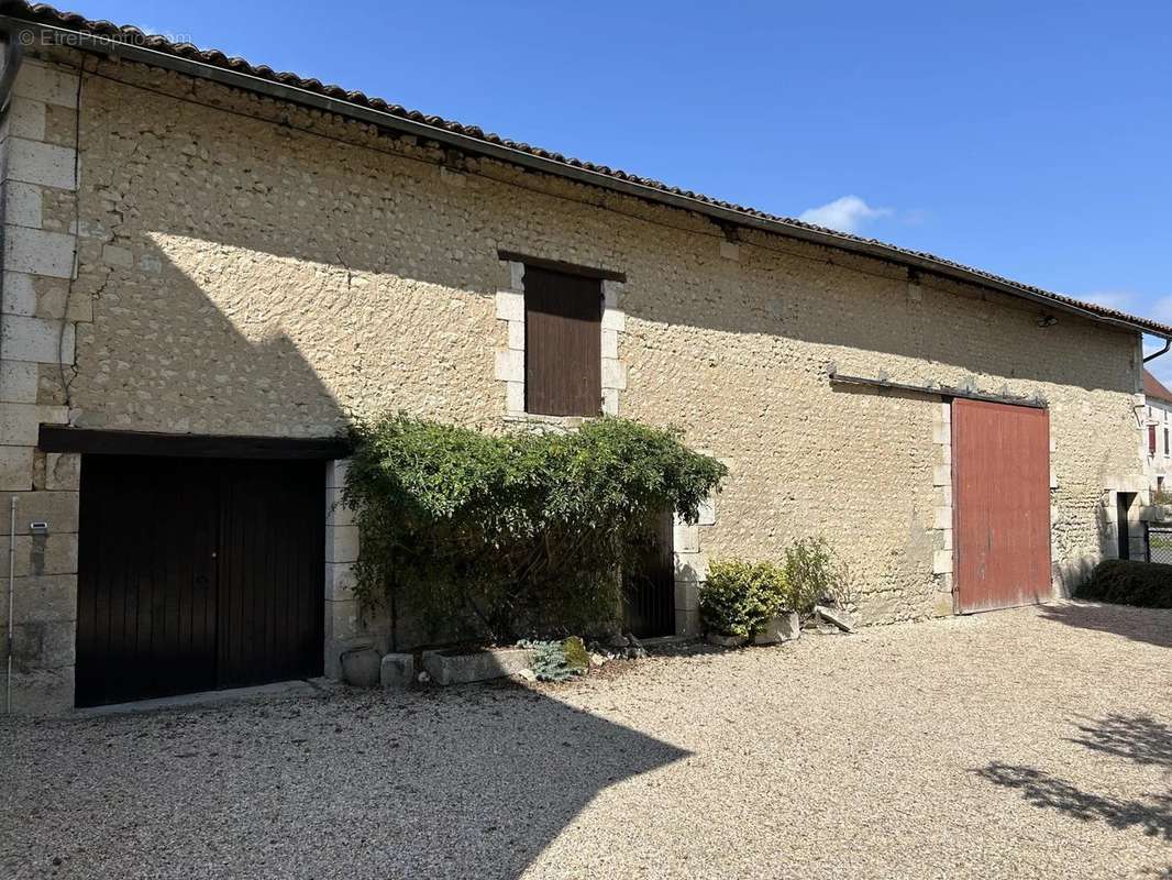 Maison à COURGEAC