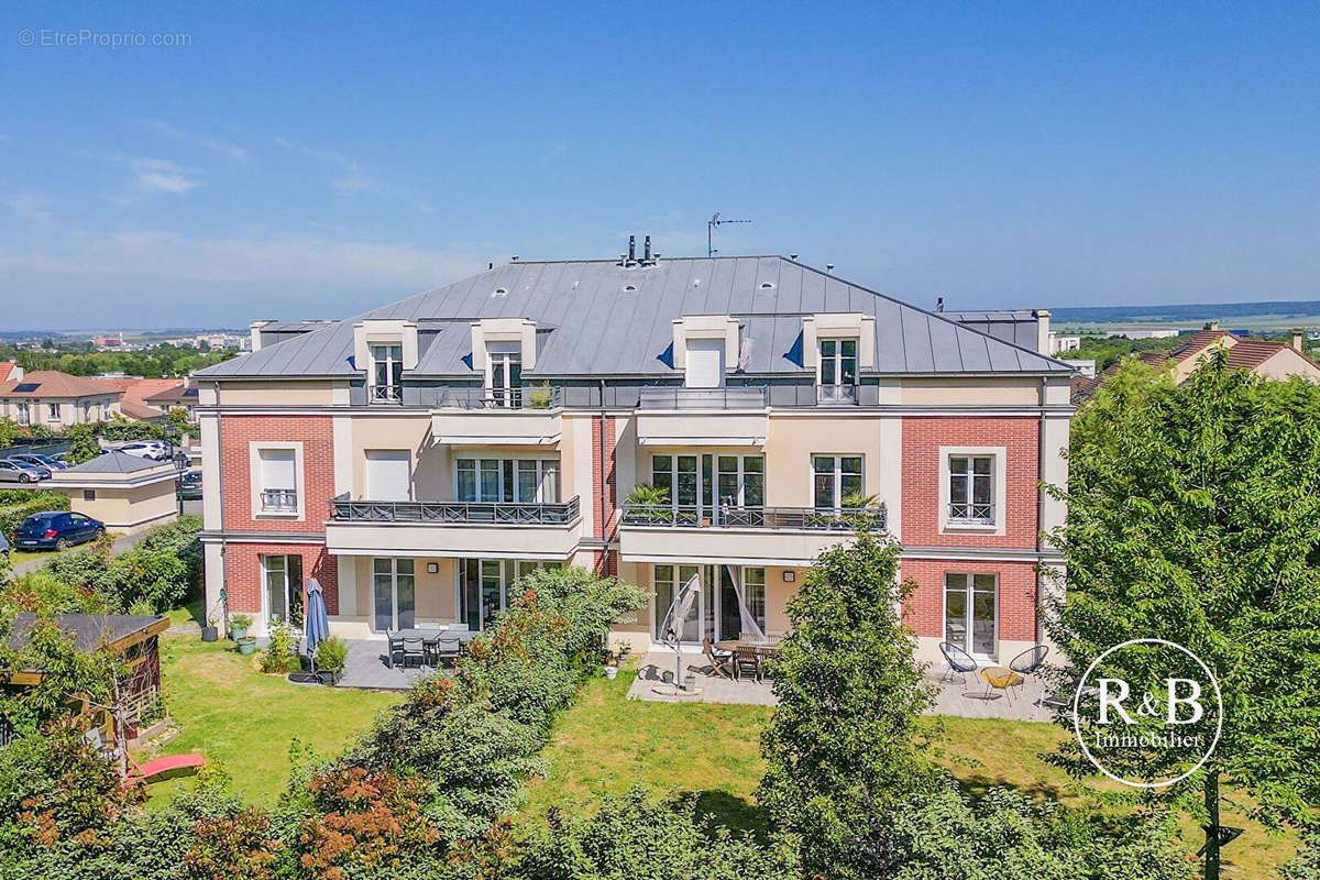 Appartement à LES CLAYES-SOUS-BOIS