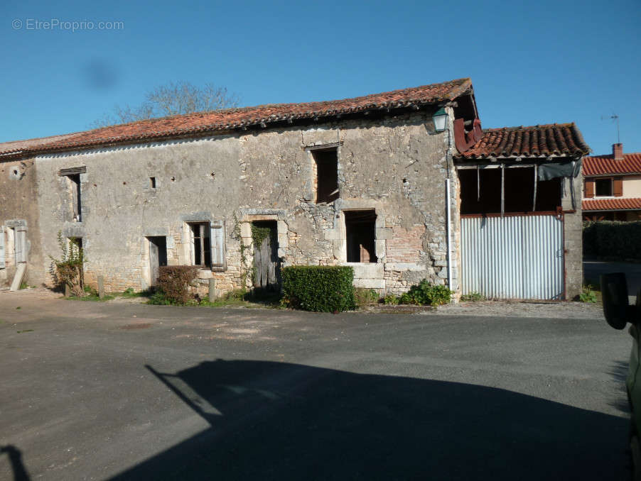 Maison à AGRIS