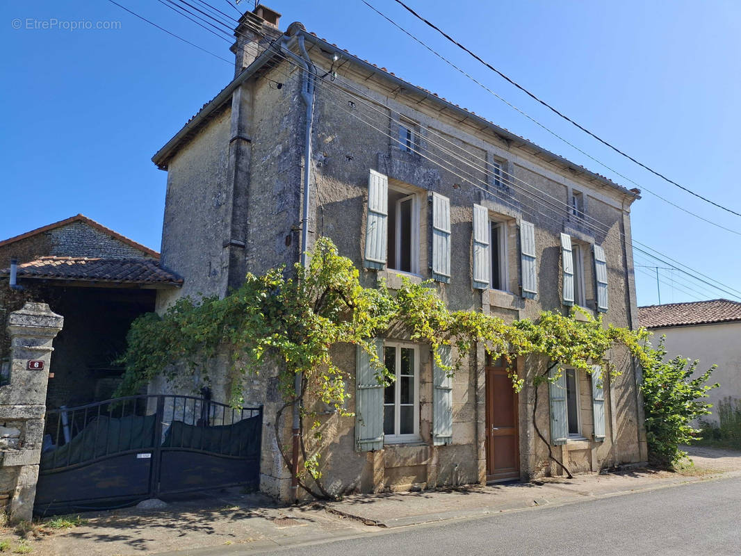 Maison à CHASSENEUIL-SUR-BONNIEURE