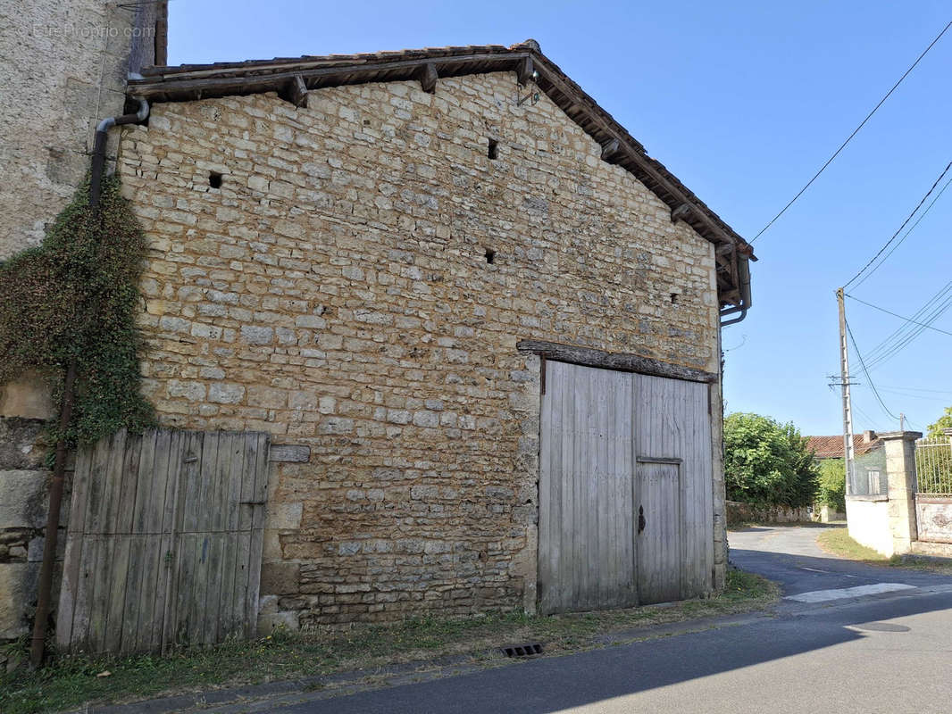 Maison à CHASSENEUIL-SUR-BONNIEURE