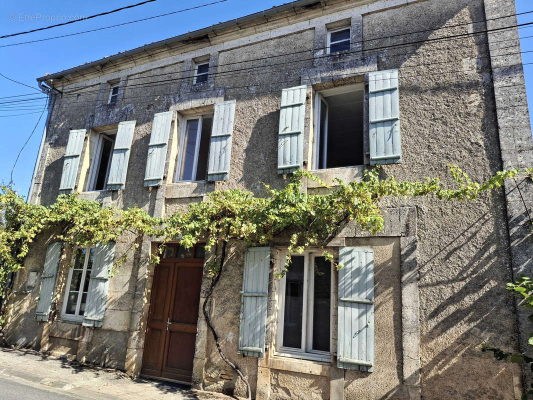 Maison à CHASSENEUIL-SUR-BONNIEURE