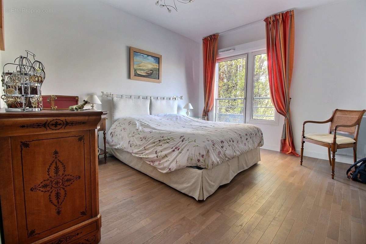 Appartement à ISSY-LES-MOULINEAUX