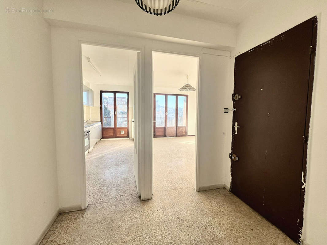 Appartement à MARSEILLE-3E