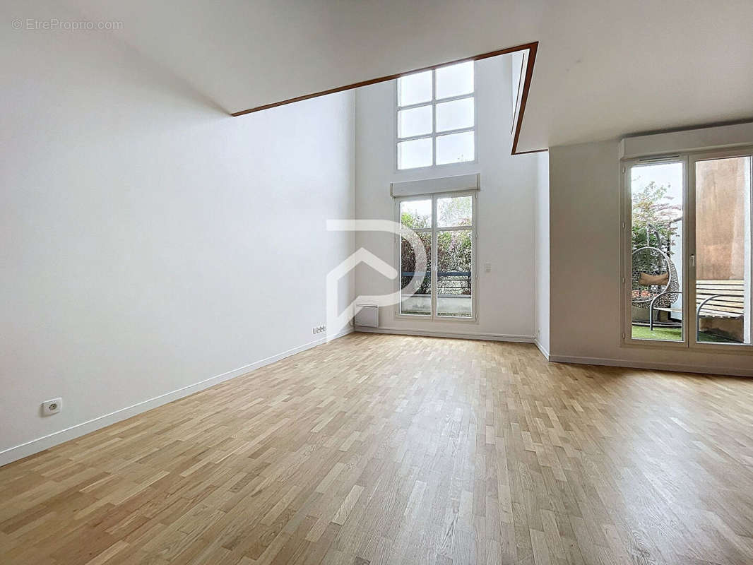 Appartement à COURBEVOIE