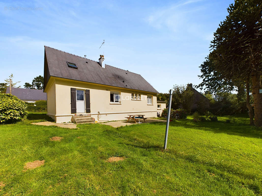 Maison à DINEAULT