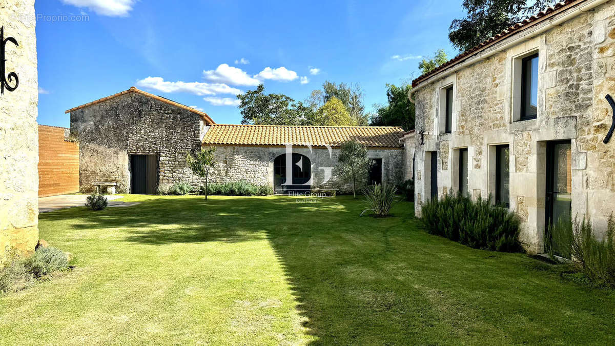 Maison à NIEULLE-SUR-SEUDRE