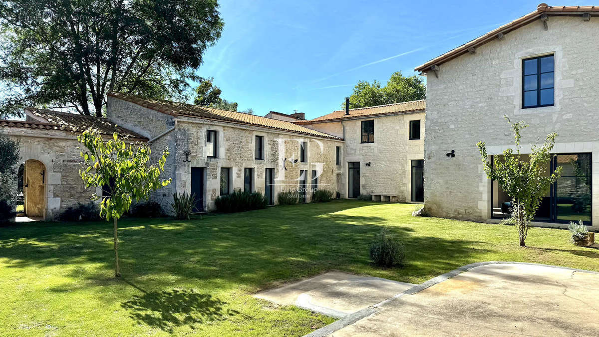 Maison à NIEULLE-SUR-SEUDRE