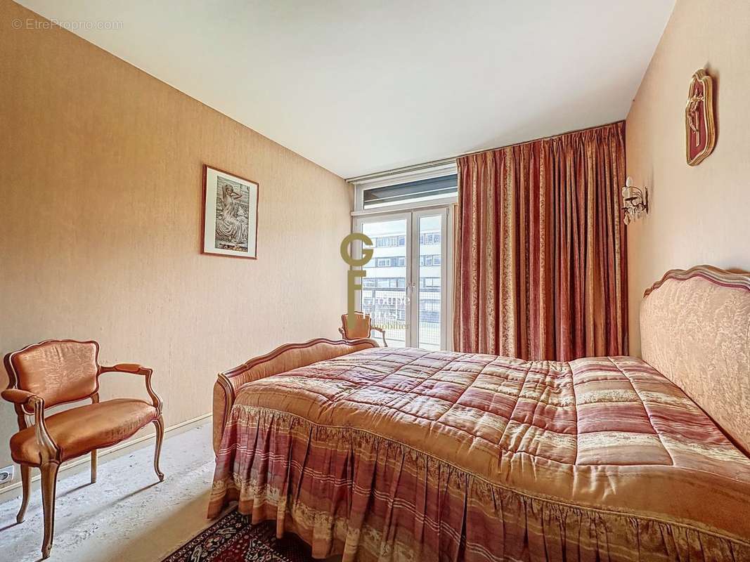 CHAMBRE SUR BALCON - Appartement à LILLE