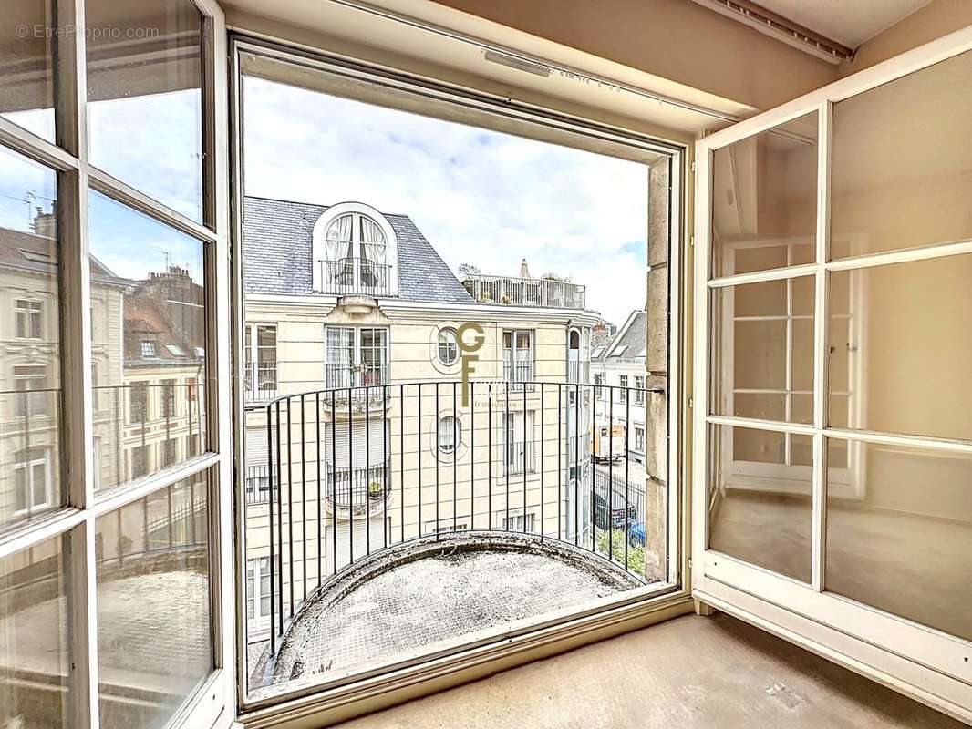 CHAMBRE AVEC UN BALCON - Appartement à LILLE