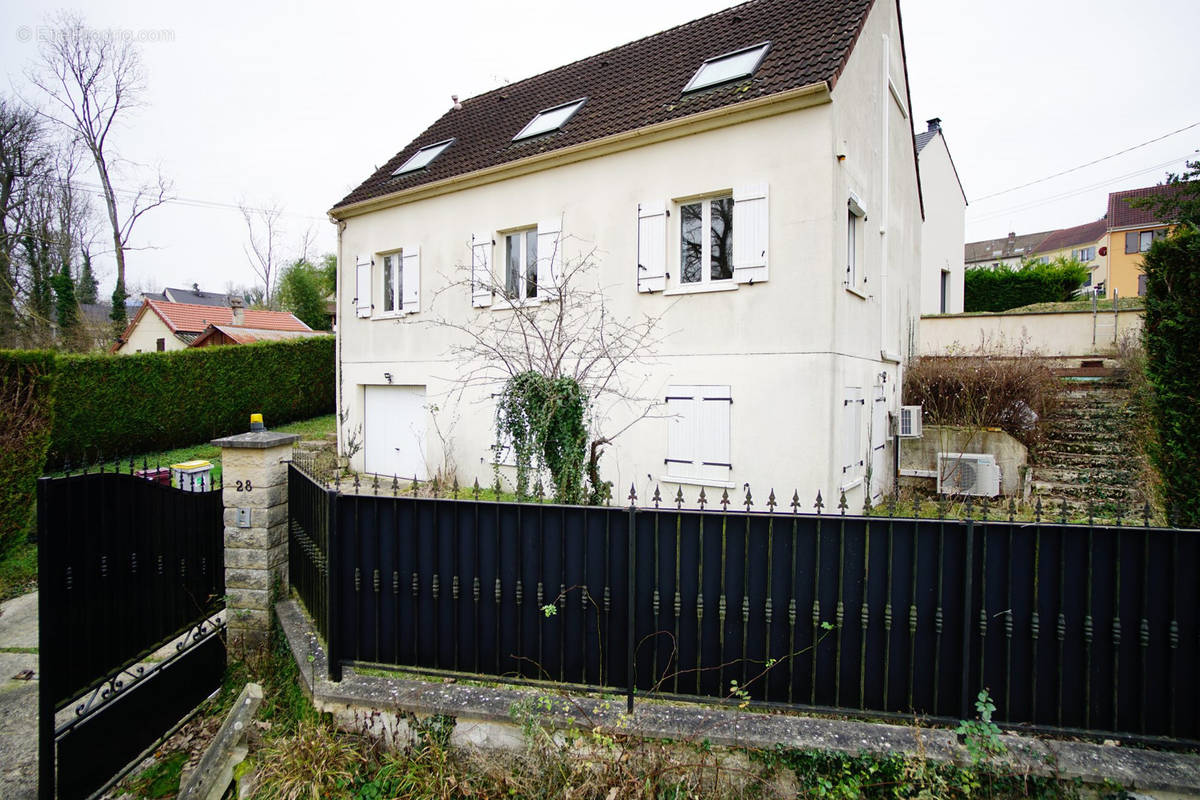 Maison à MONTEVRAIN