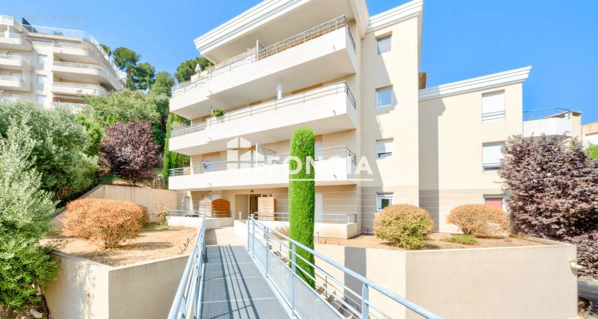 Appartement à SAINT-LAURENT-DU-VAR