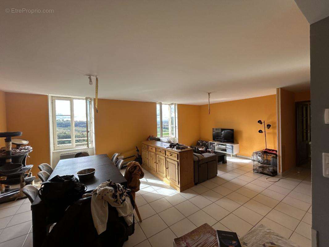 Appartement à AYEN