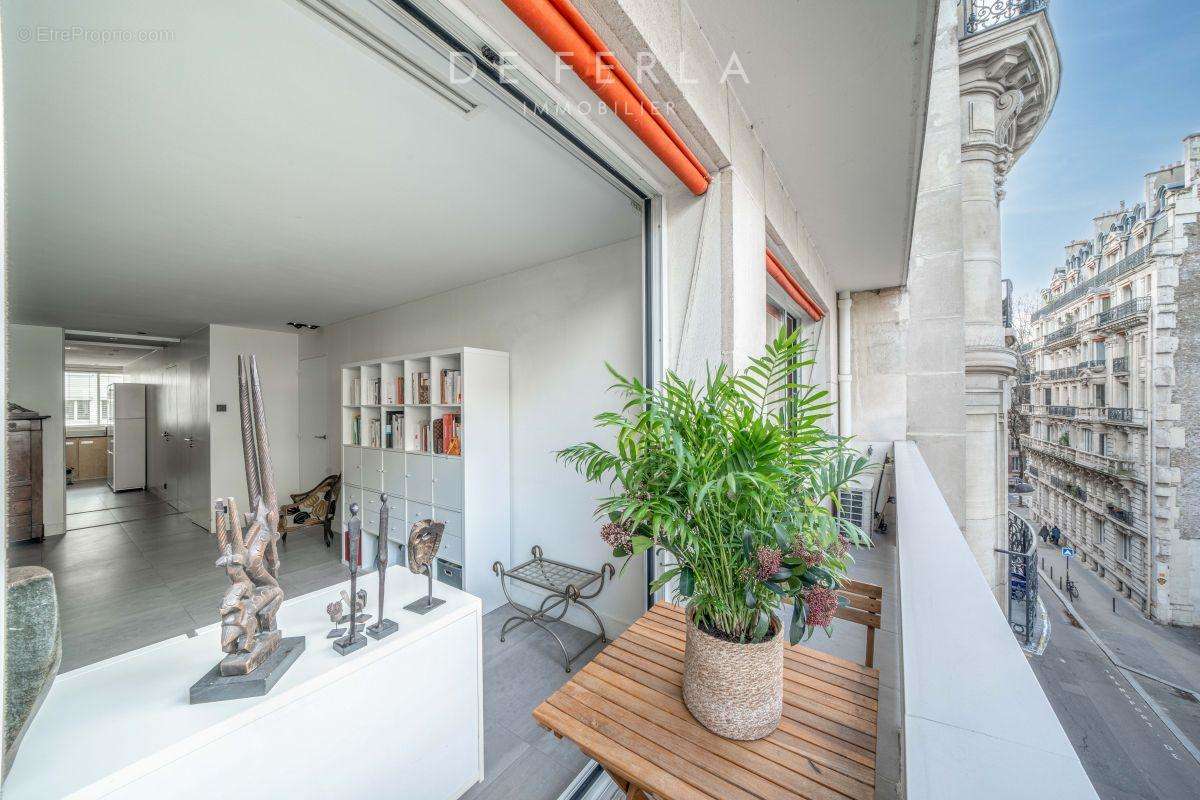 Appartement à PARIS-7E