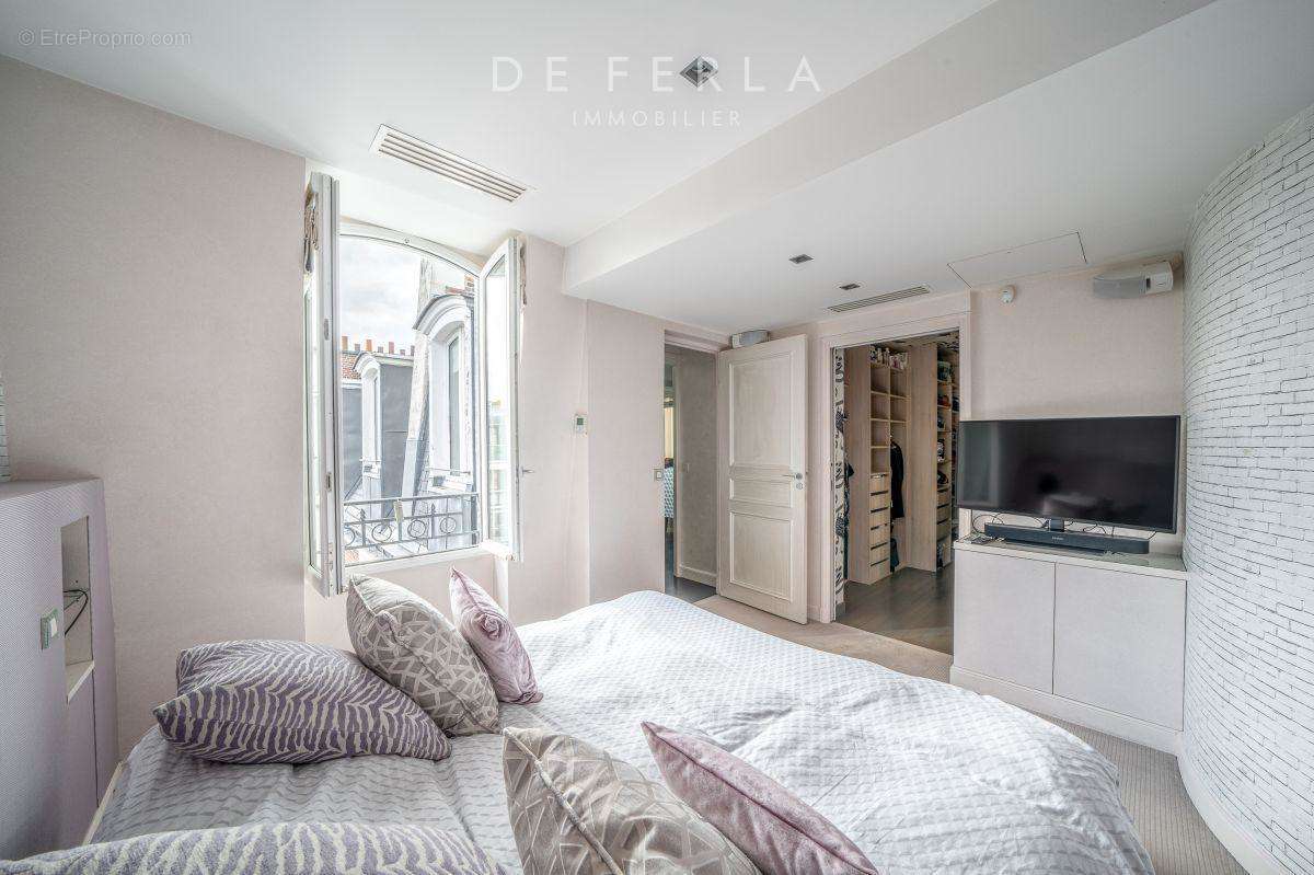 Appartement à PARIS-7E