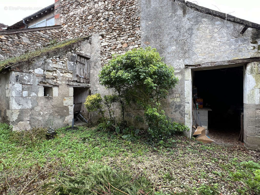 Maison à YZEURES-SUR-CREUSE