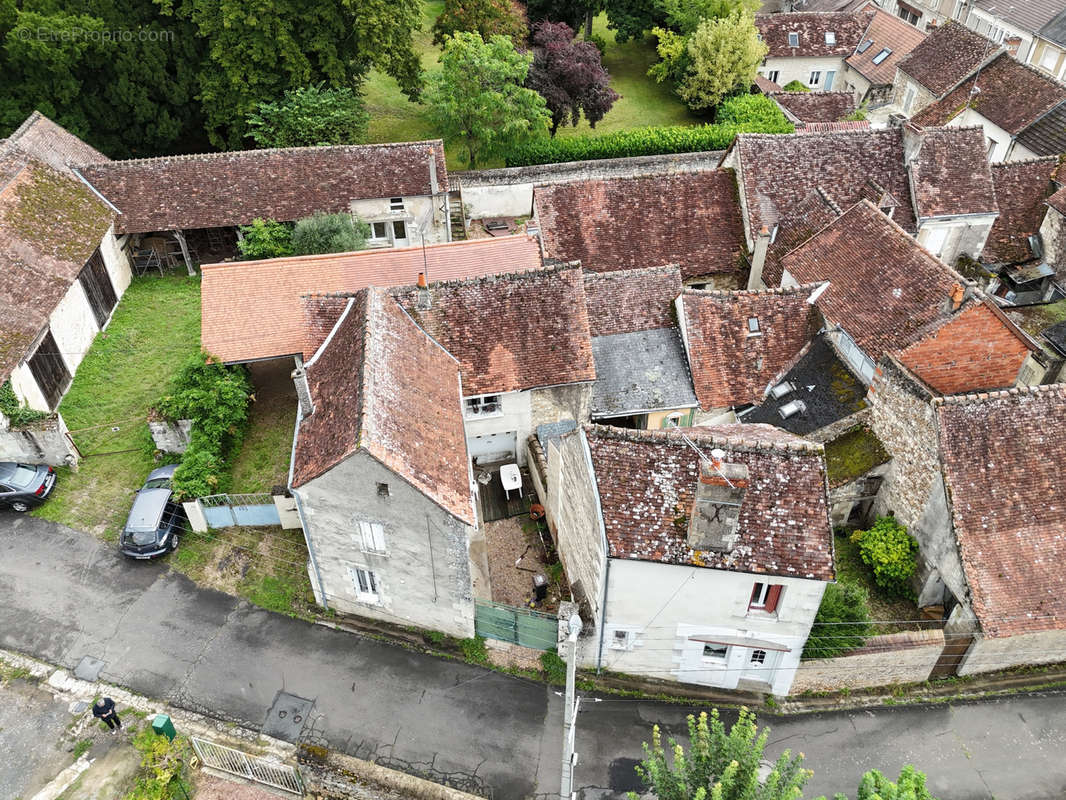 Maison à YZEURES-SUR-CREUSE