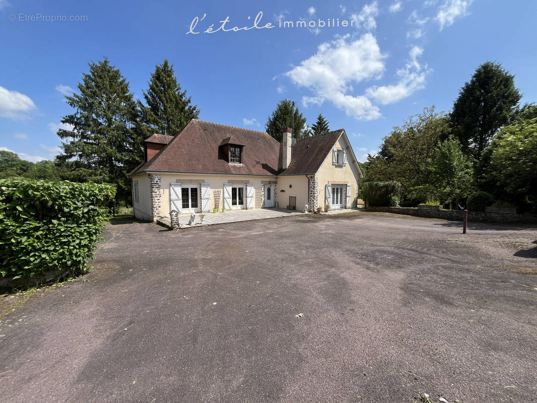 Maison à SAINT-HILAIRE-LE-CHATEL