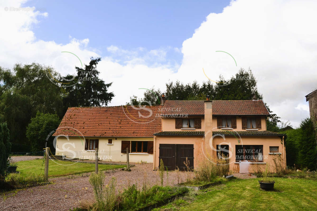 Maison à LES HOGUES