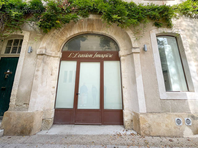 Commerce à VILLENEUVE-LES-AVIGNON