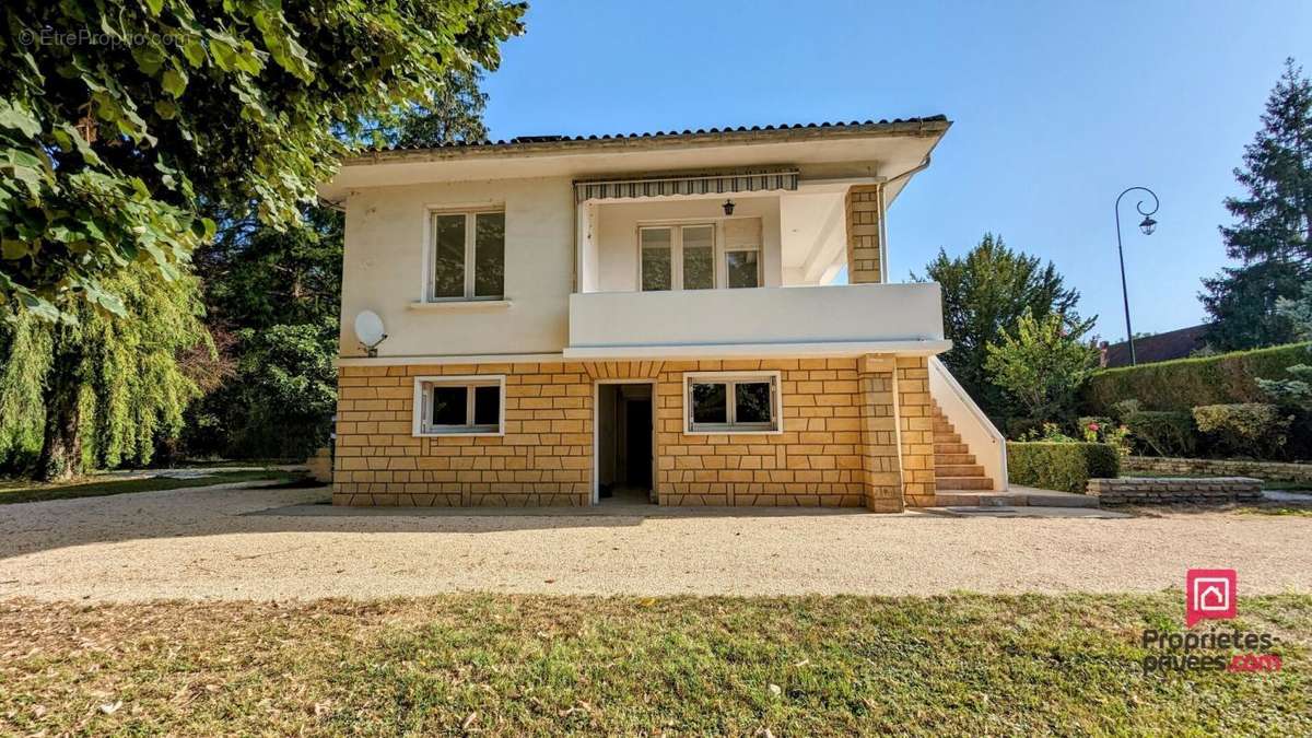 Maison à SAUVETERRE-LA-LEMANCE