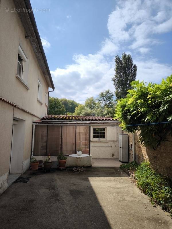 Maison à MONTIGNAC-CHARENTE