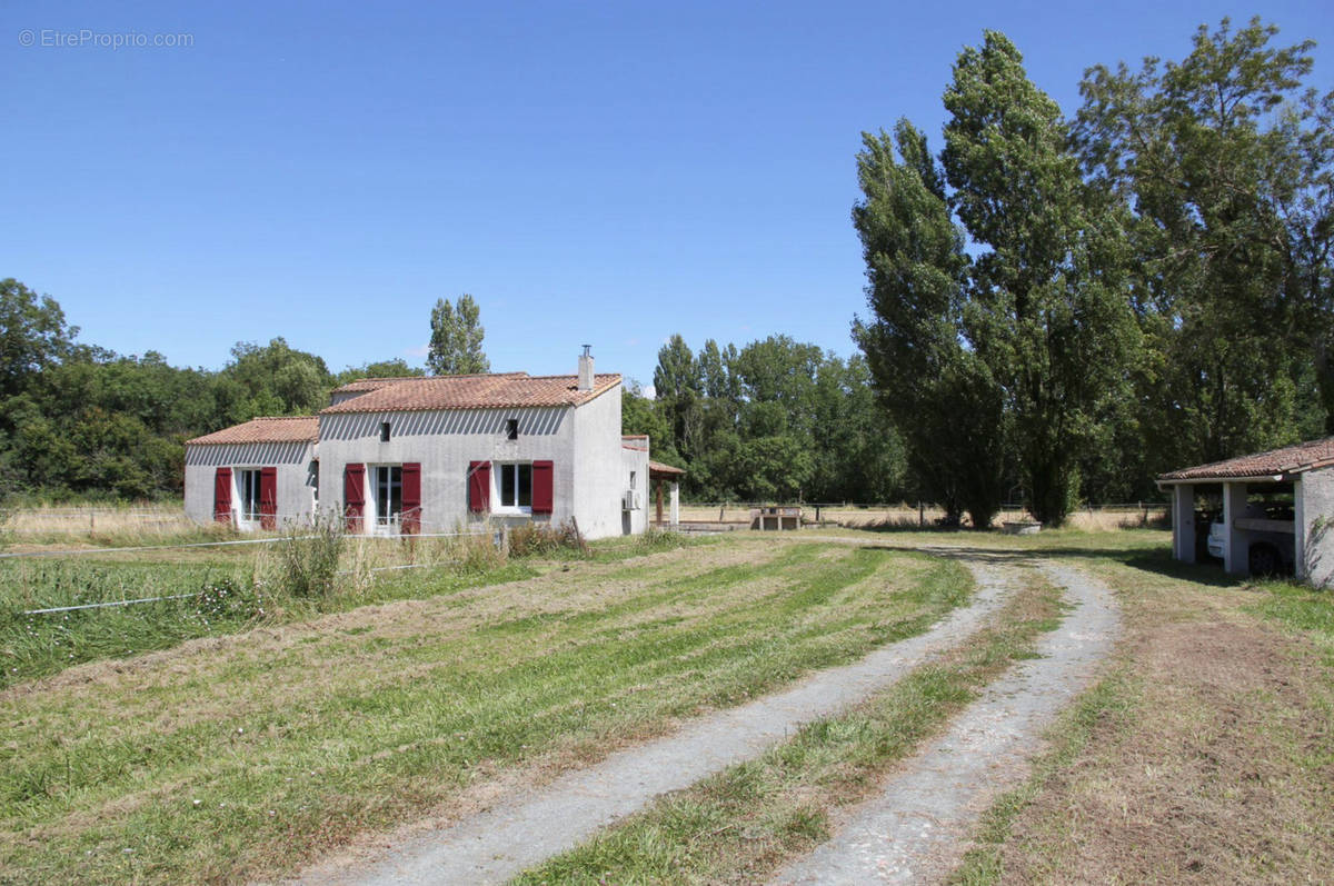 Maison à THAIRE