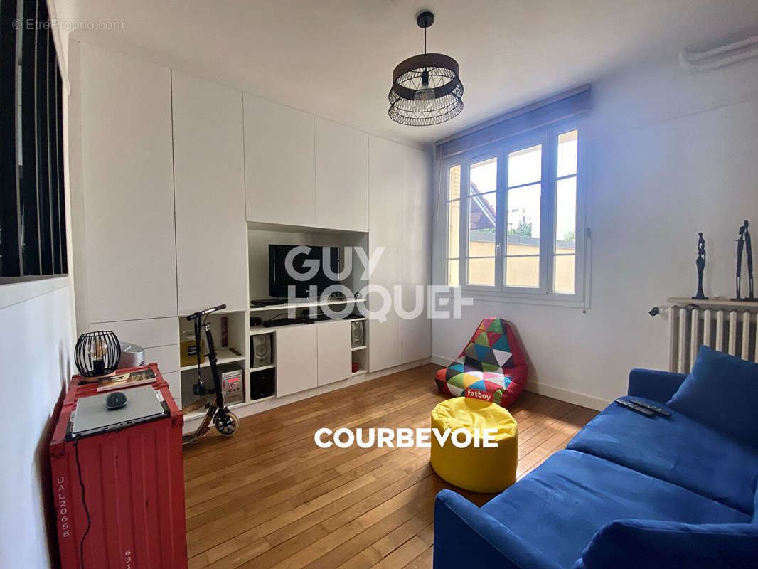 Appartement à COURBEVOIE