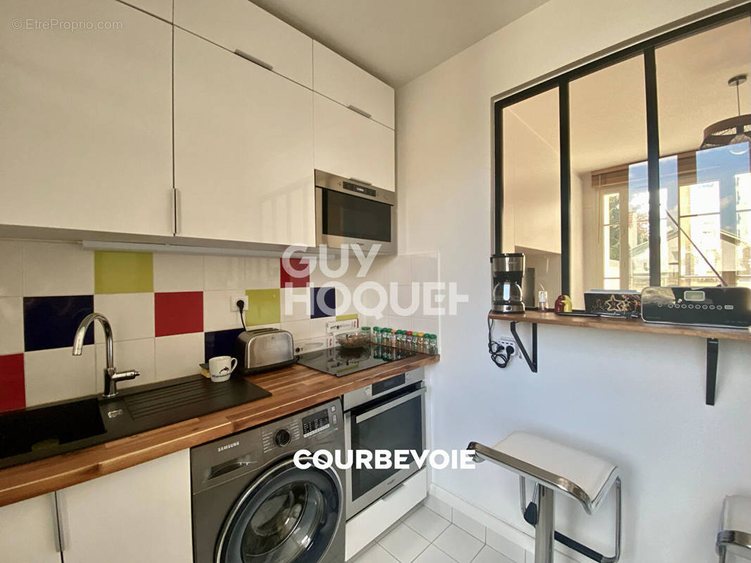 Appartement à COURBEVOIE