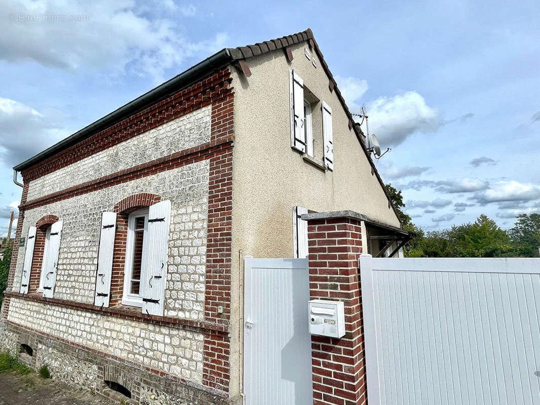 Maison à SAINT-PIERRE-DU-VAUVRAY