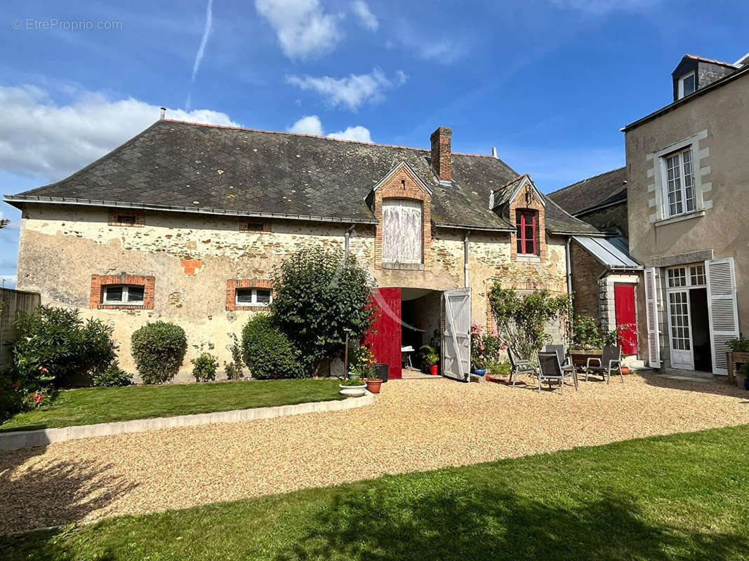 Maison à COSSE-LE-VIVIEN