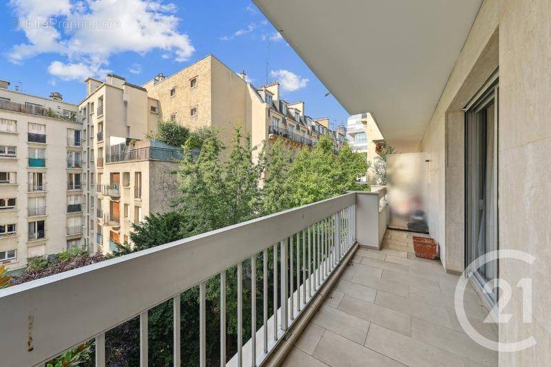 Appartement à NEUILLY-SUR-SEINE