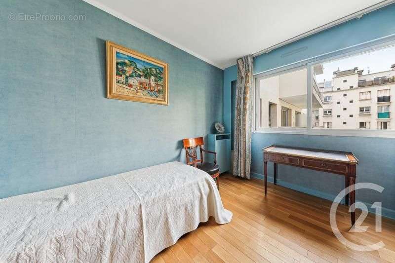 Appartement à NEUILLY-SUR-SEINE