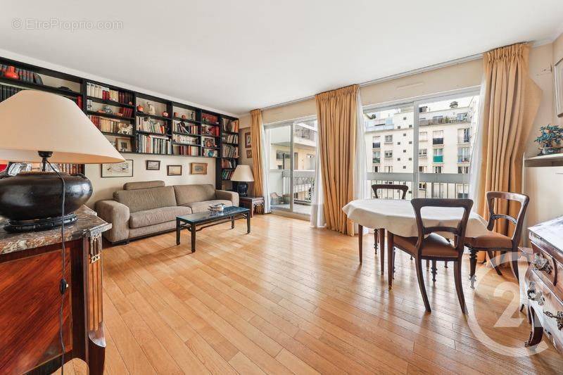 Appartement à NEUILLY-SUR-SEINE