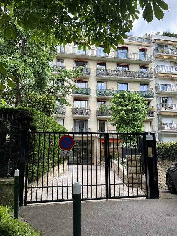 Appartement à NEUILLY-SUR-SEINE