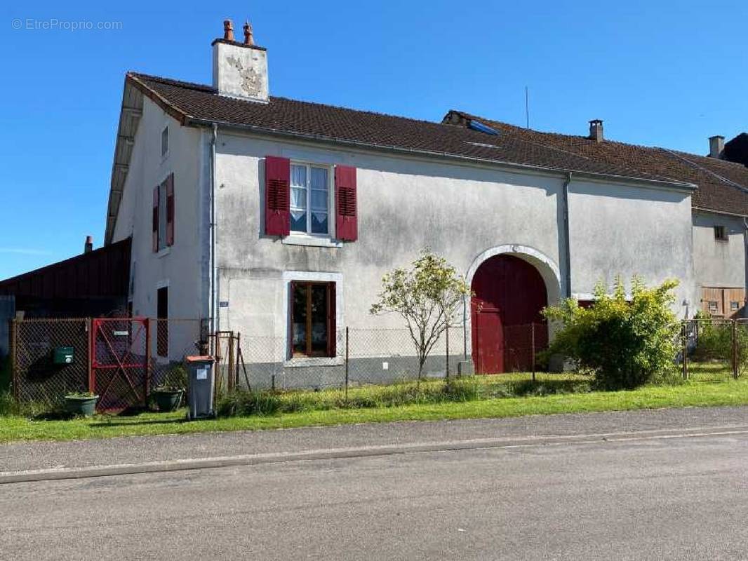 Maison à VITREY-SUR-MANCE