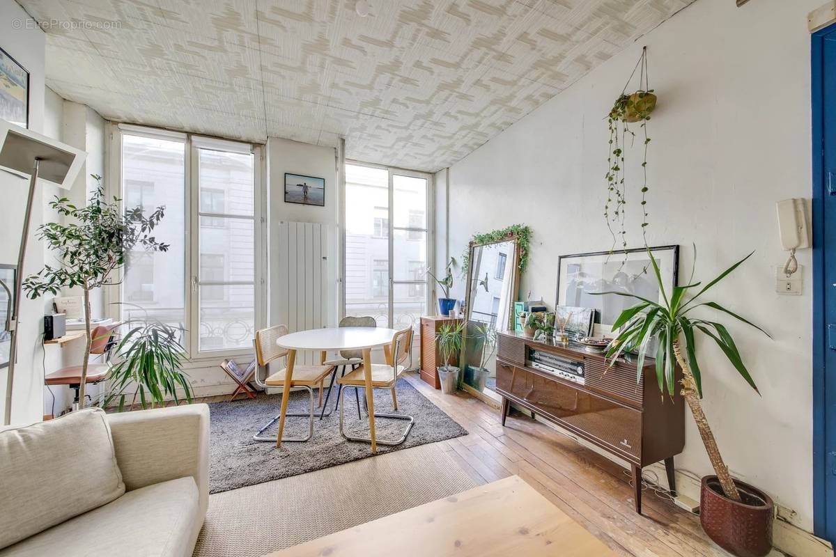 Appartement à PARIS-1E