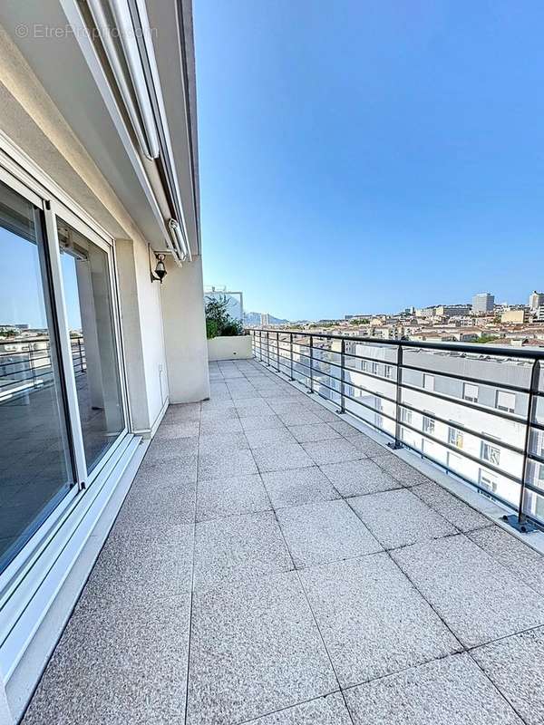 Appartement à MARSEILLE-5E