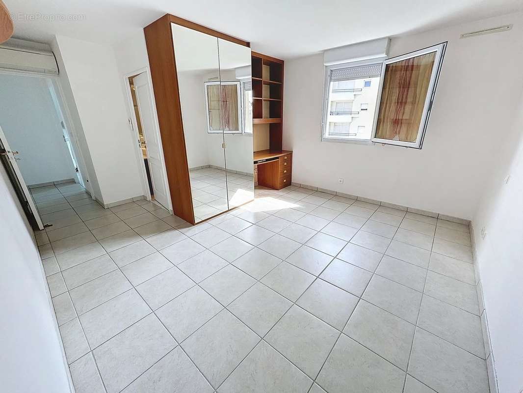 Appartement à MARSEILLE-5E