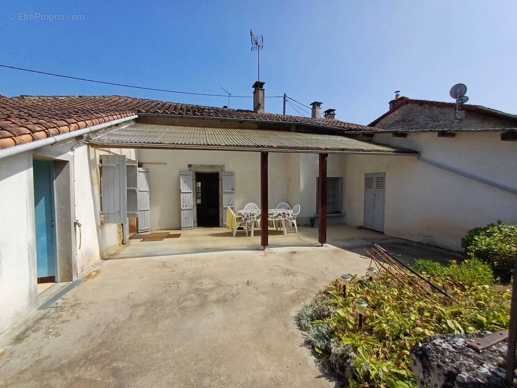 Maison à CHASSENEUIL-SUR-BONNIEURE