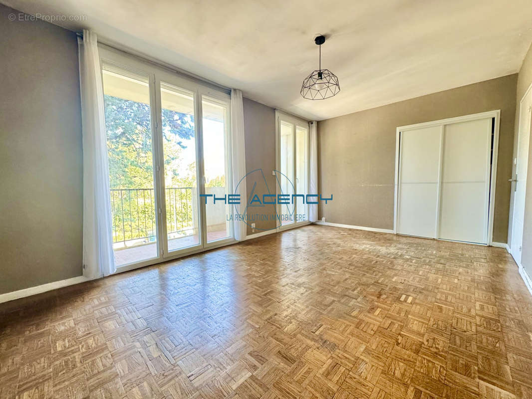 Appartement à MARSEILLE-11E