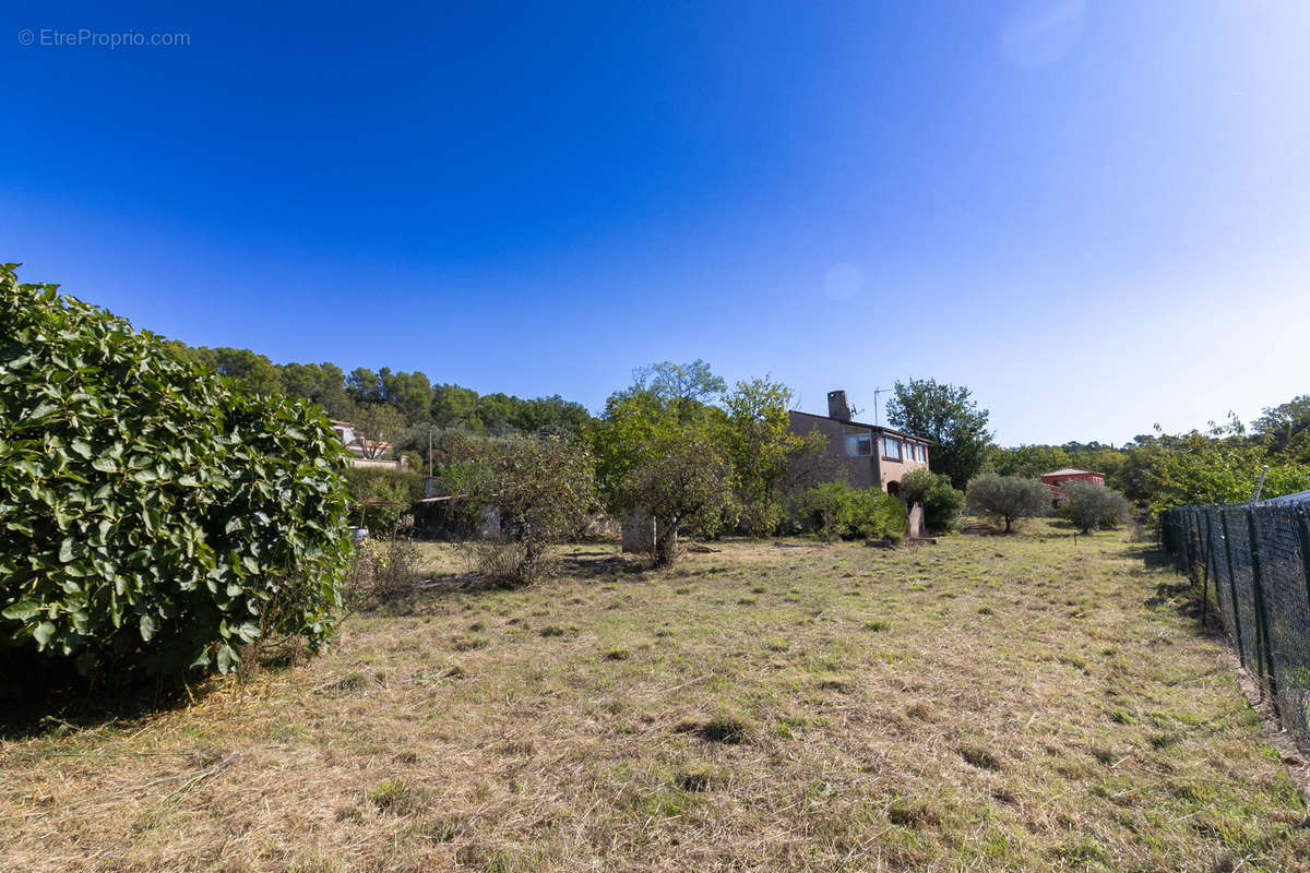 Terrain à BARJOLS