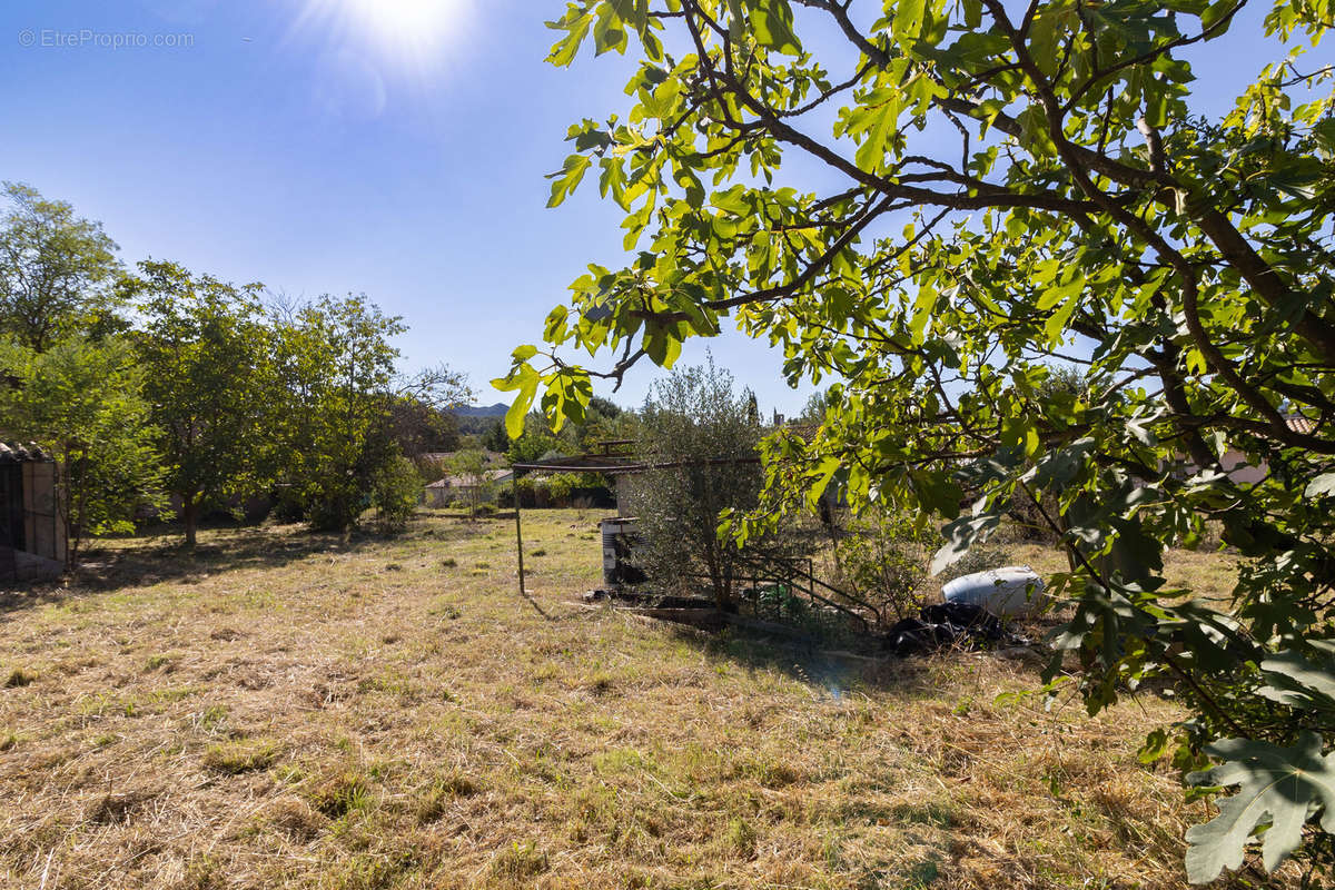 Terrain à BARJOLS