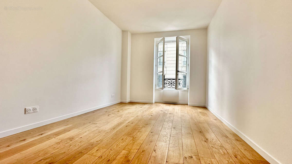 Appartement à PARIS-14E