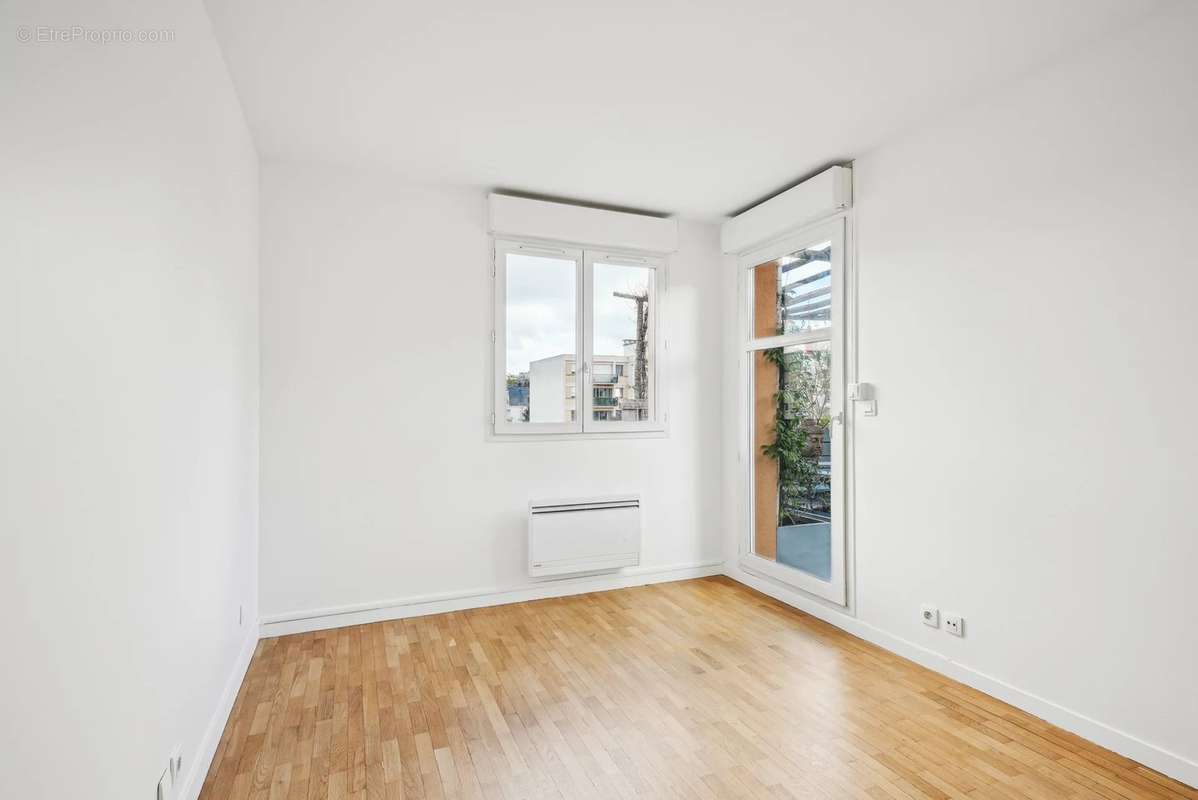 Appartement à COURBEVOIE